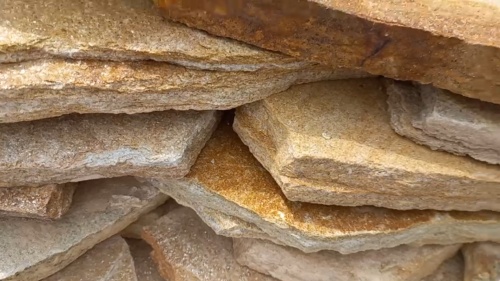 Плитняк златолит жёлтый золотистый для отмостки купить в Туапсе