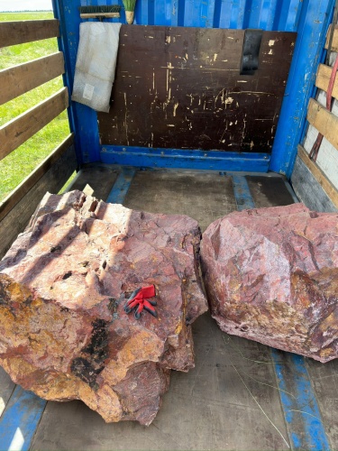 Ландшафтные глыбы красно-фиолетовые 200-1000 килограмм купить в Туапсе