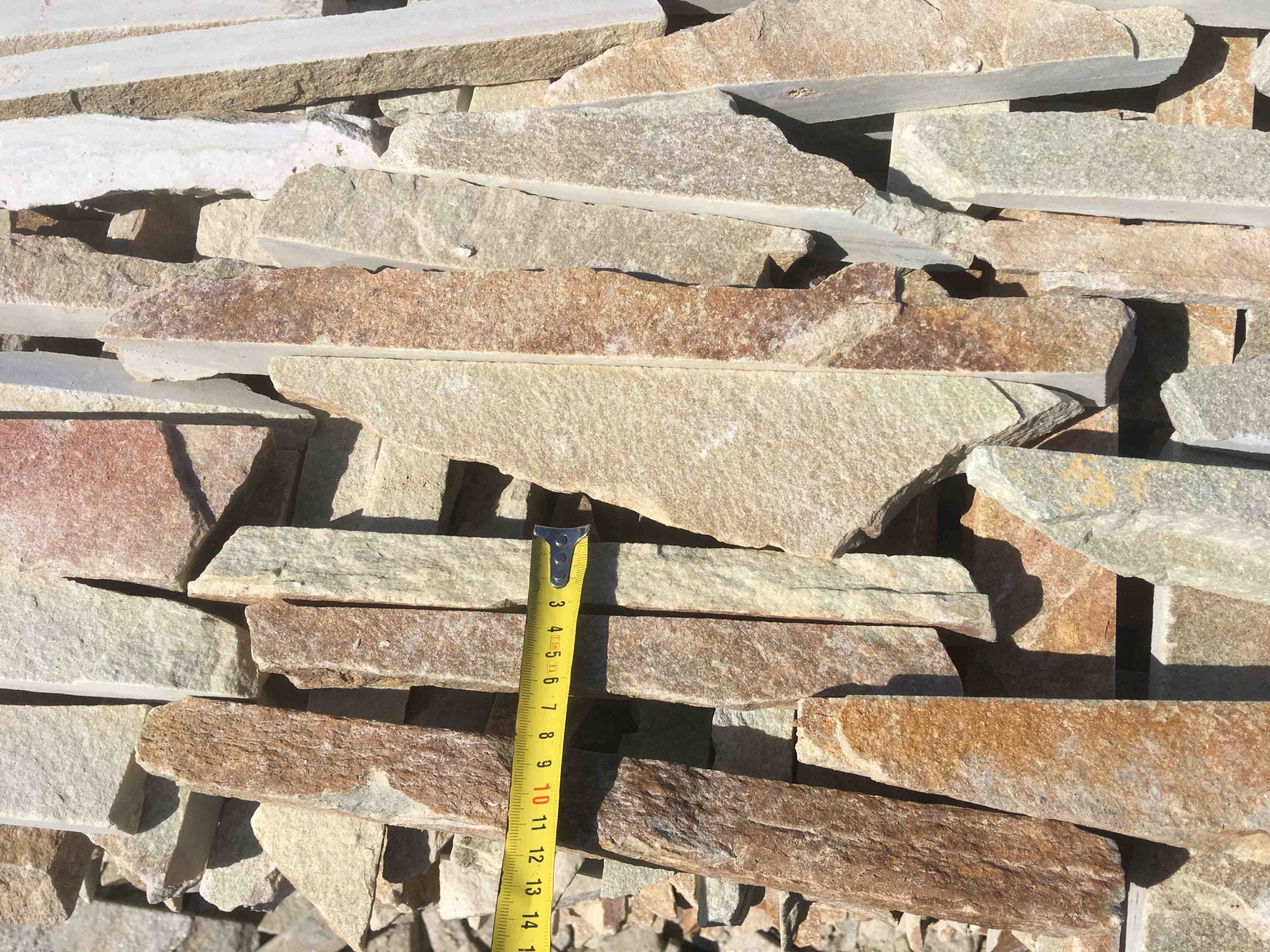 Горбушка златолит золотистый для облицовки купить в Туапсе