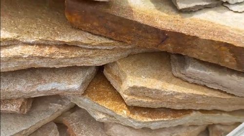 Плитняк златолит жёлтый золотистый для отмостки купить в Туапсе