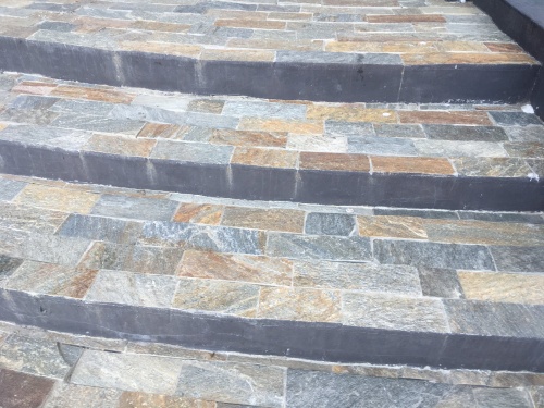 Плитка из Златолита Уральского для лестницы купить в Туапсе