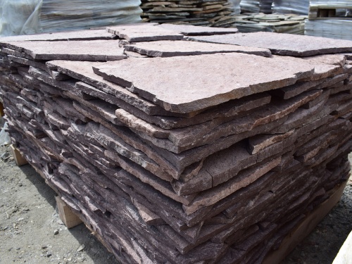 Плитняк лемезит бордовый для облицовки цоколя 20-25 мм  купить в Туапсе