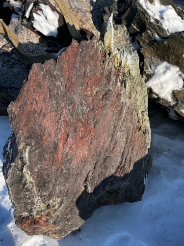 Ландшафтные глыбы красно-фиолетовые 200-1000 килограмм купить в Туапсе