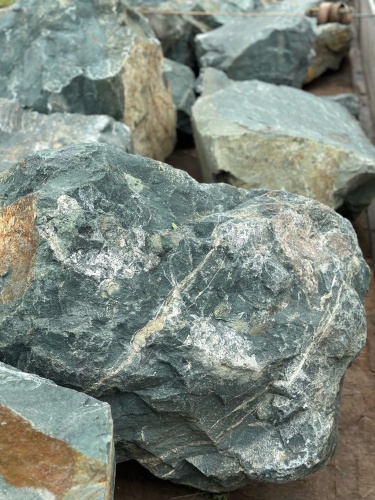 Камни для ландшафтного дизайна зелёные 10-60 килограмм купить в Туапсе