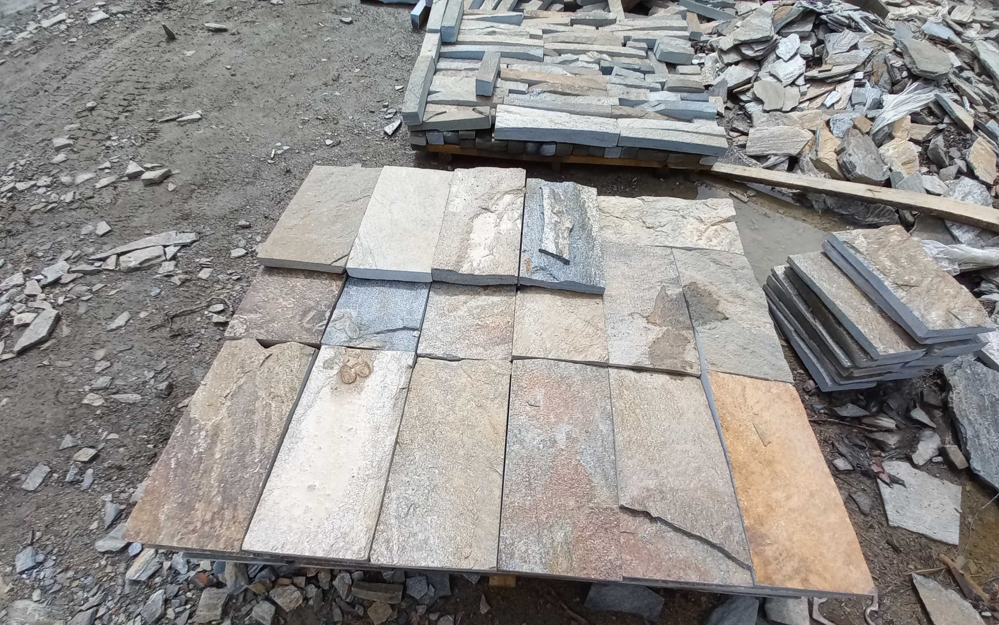 Плитка пилёная златолит Уральский для фасада купить в Туапсе