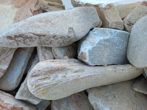 Златолит жёлтый, жёлто-зелёный глыбки и валуны для ланшафтного дизайна купить в Туапсе