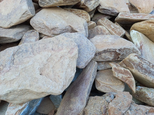 Златолит жёлтый, жёлто-зелёный глыбки и валуны для ланшафтного дизайна купить в Туапсе