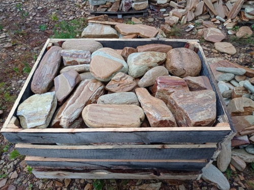 Златолит жёлтый, жёлто-зелёный глыбки и валуны для ланшафтного дизайна купить в Туапсе