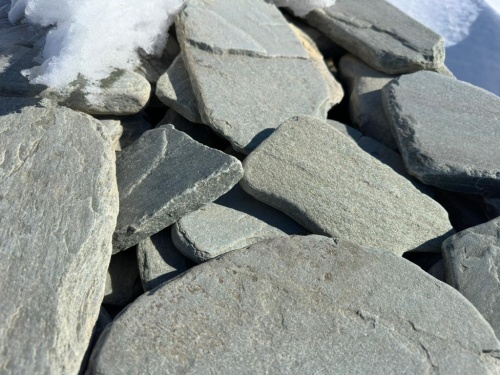 Плитняк златолит зелёный галтованный для цоколя купить в Туапсе