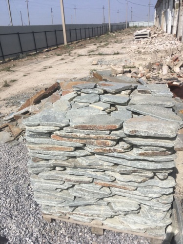 Златолит серебристый галтованный для лестниц купить в Туапсе