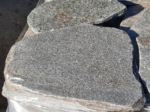 Златолит серебристый галтованный для лестниц купить в Туапсе