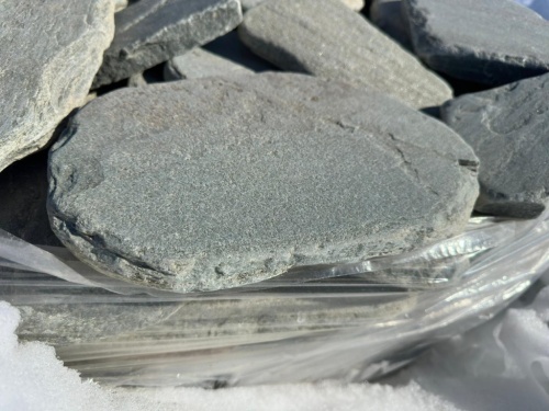 Плитняк златолит зелёный галтованный для мощения на бетон купить в Туапсе