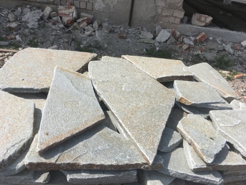 Златолит серебристый галтованный для лестниц купить в Туапсе