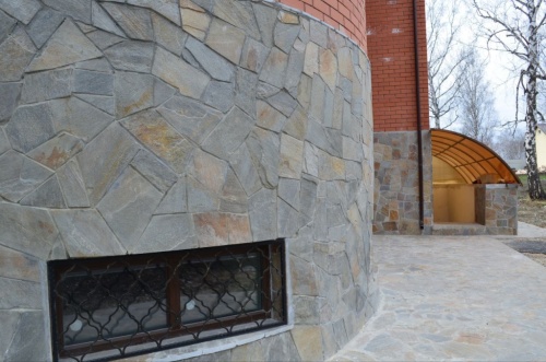 Плитняк златолит Уральский для цоколя, отмостки купить в Туапсе